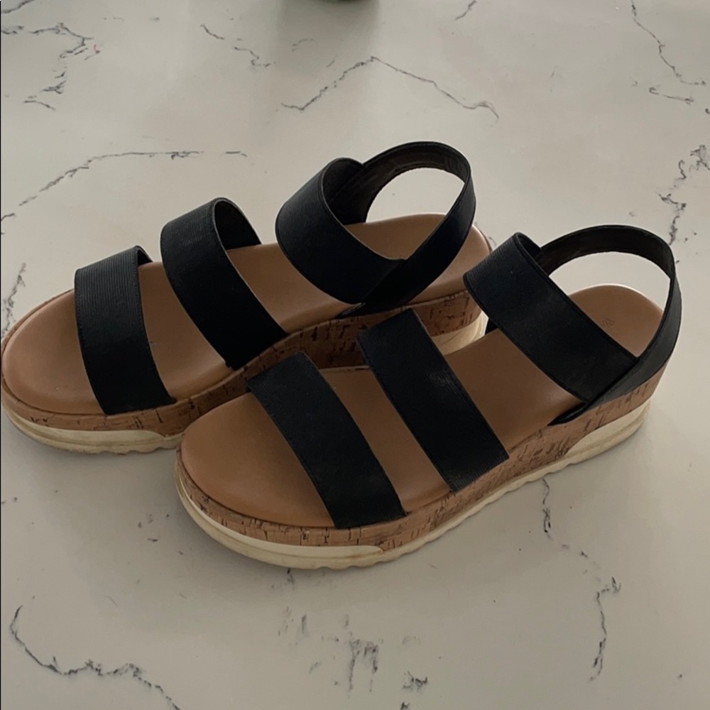 Sandals - Picture 2 of 4